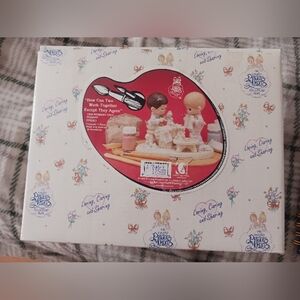 Precious Moments # PM 983 "How Can Two Work Together Except They Agree"